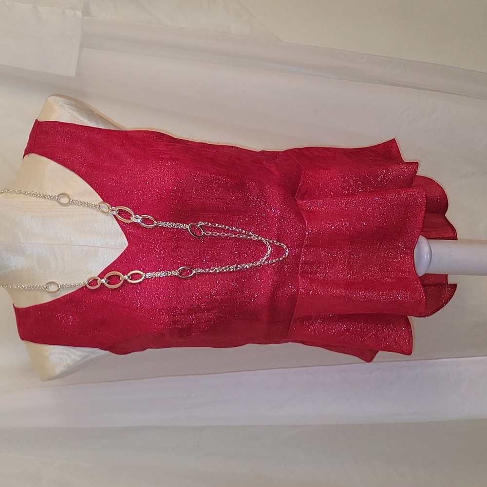 Sleeveless red shiny top (M)
